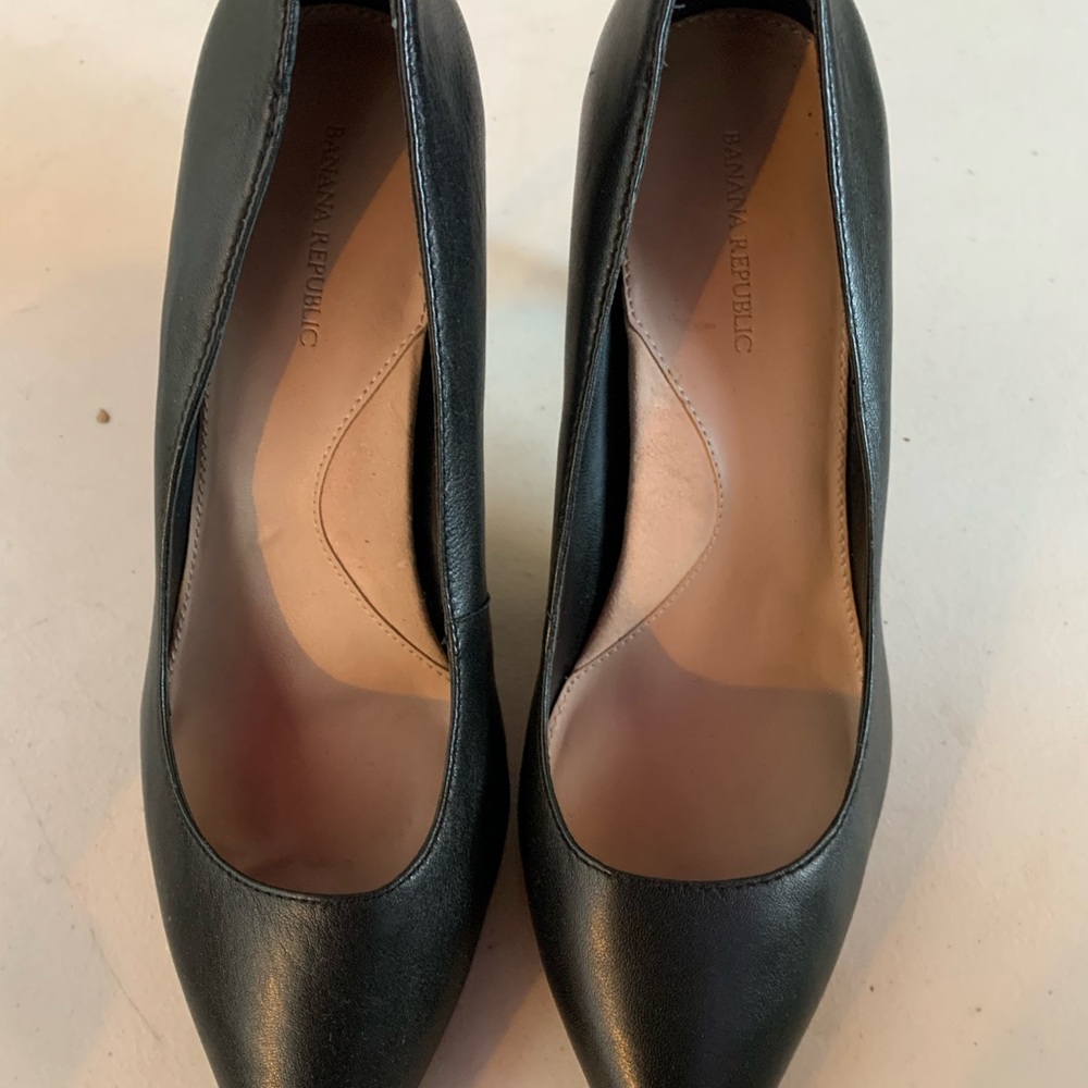 Banana Republic Black Heels Sleek Leather Pumps Sz 8